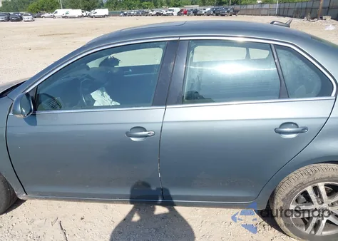 2006 Volkswagen Jetta 2.5 from USA, damaged, VIN 3VWSF71K06M798437